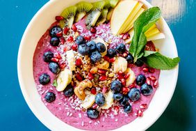 energy-through-food: smoothie bowl with fruit