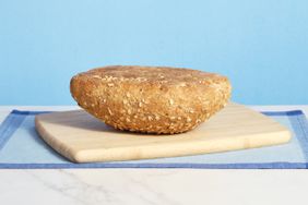 Food-tips-how-to-slice-bread_01-realsimple