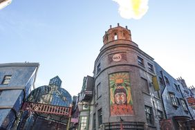 Wizarding World of Harry Potter Diagon Alley Scene