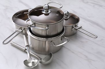 Stainless steels pots and pans