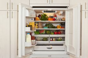 organize-fridge-GettyImages-90607204