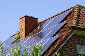 save-money-installing-solar-panels-GettyImages-518347207