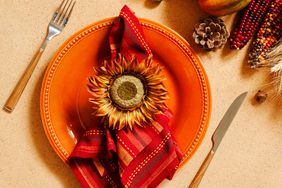 Thanksgiving wishes, messages, greetings, texts, captions - Thanksgiving table