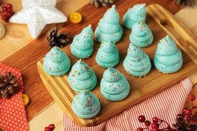 tiktok holiday desserts: meringue christmas trees