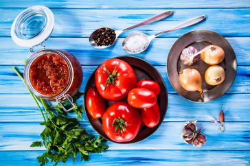 tomato-sauce-substitutes-GettyImages-1193060074